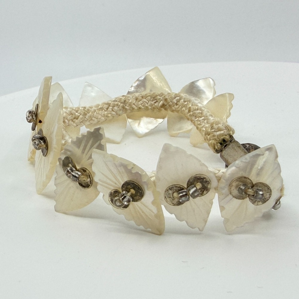VTG Carved Mother of Pearl Shell Leaf Braided Cord Bracelet Cream Pearl Clasp - Picture 6 of 12